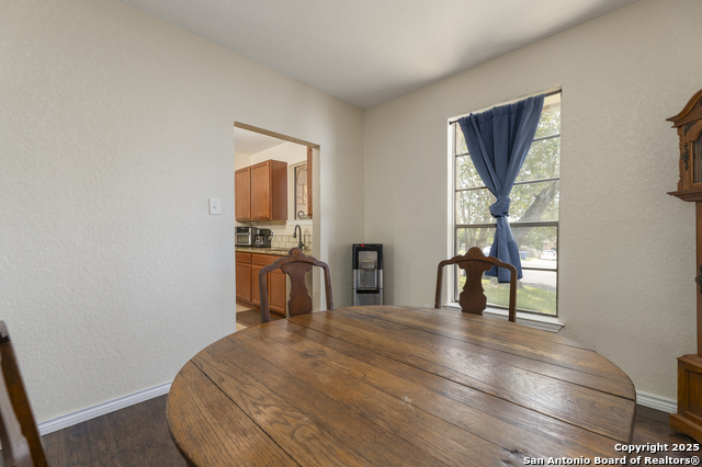 Listing photo id 8 for 14414 Ledgewood St