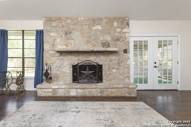 Listing photo id 11 for 14414 Ledgewood St