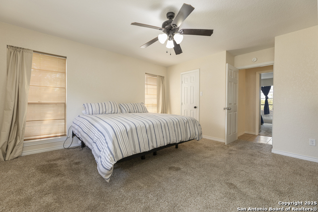 Listing photo id 15 for 14414 Ledgewood St