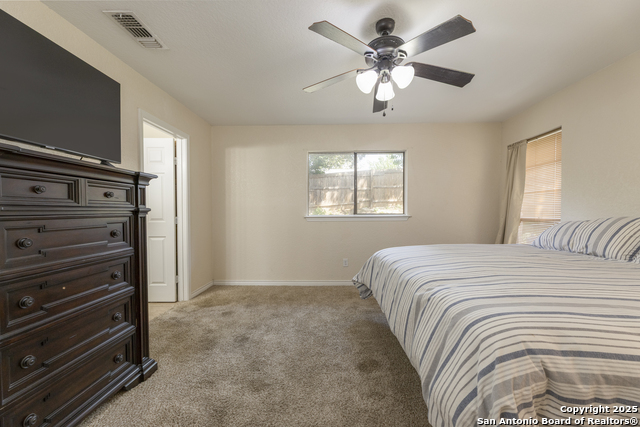 Listing photo id 17 for 14414 Ledgewood St