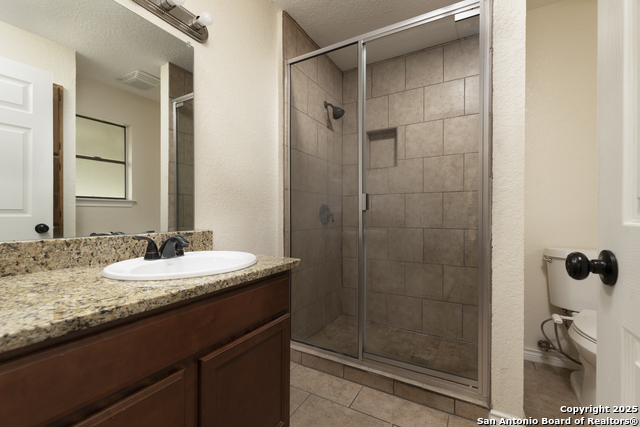 Listing photo id 18 for 14414 Ledgewood St