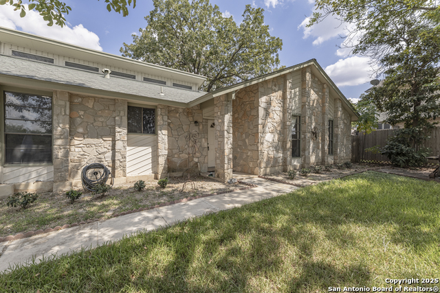 Listing photo id 27 for 14414 Ledgewood St