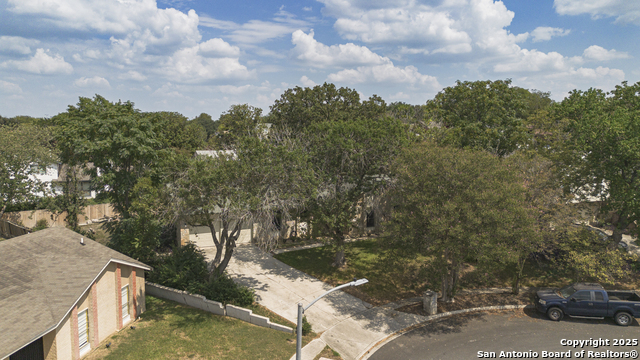 Listing photo id 30 for 14414 Ledgewood St