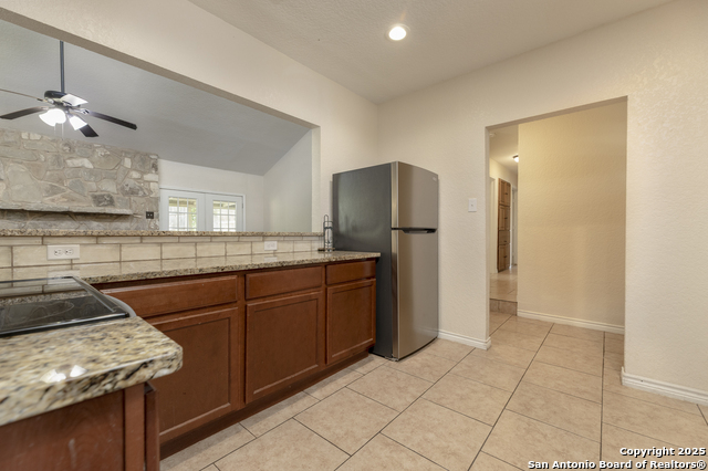 Listing photo id 6 for 14414 Ledgewood St