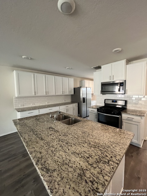Listing photo id 1 for 6218 Tadpole Bluff
