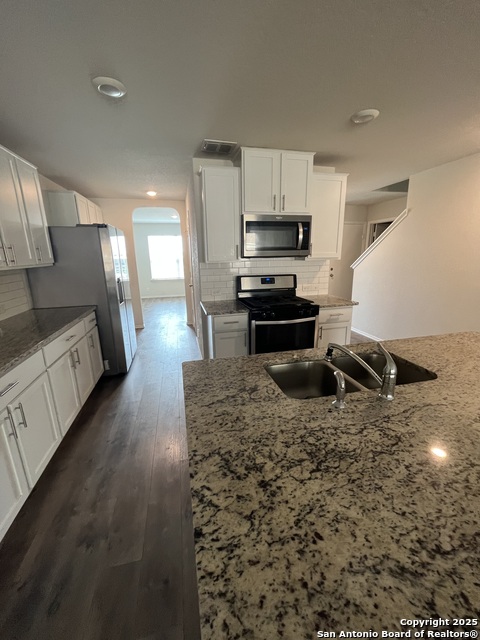 Listing photo id 3 for 6218 Tadpole Bluff