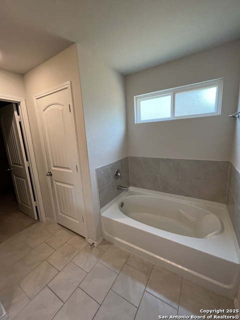 Listing photo id 7 for 6218 Tadpole Bluff