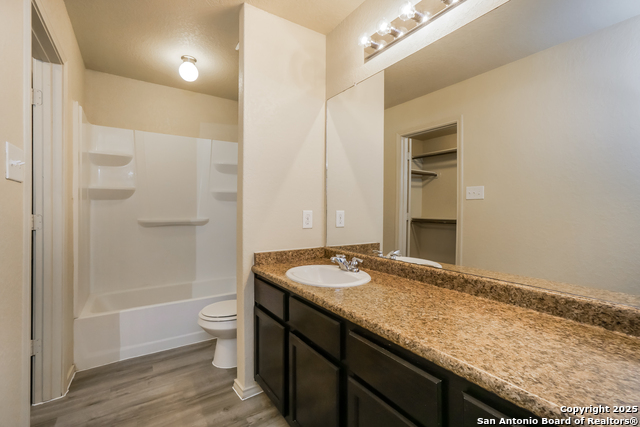 Listing photo id 8 for 7510 Whispine