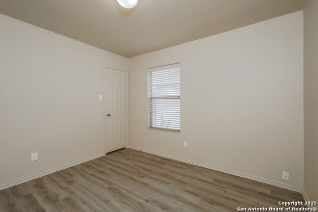 Listing photo id 10 for 7510 Whispine
