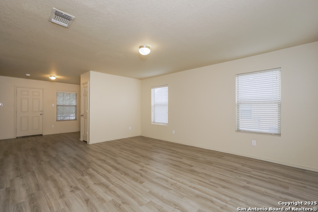 Listing photo id 3 for 7510 Whispine
