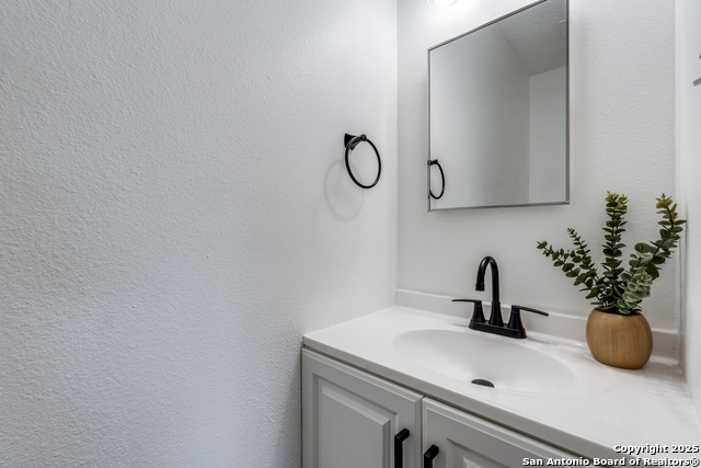 Listing photo id 9 for 8170 Ocean Meadow Dr