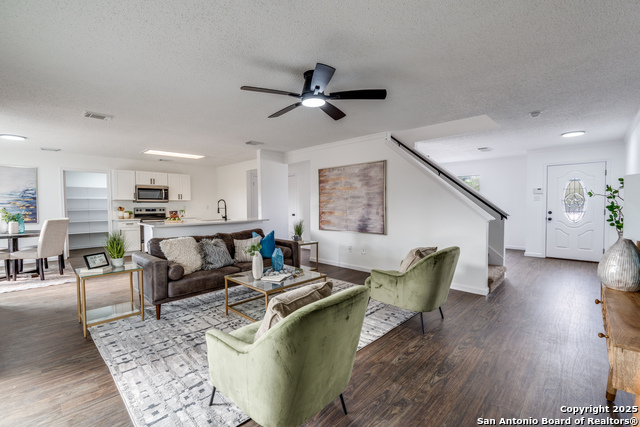 Listing photo id 1 for 8170 Ocean Meadow Dr