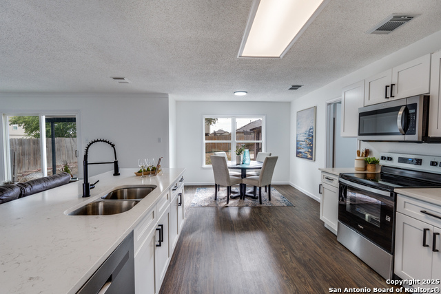 Listing photo id 3 for 8170 Ocean Meadow Dr