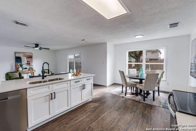 Listing photo id 4 for 8170 Ocean Meadow Dr