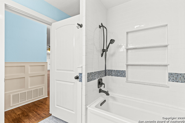 Image 34 of 46 For 118 William Classen