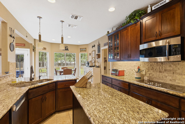 Listing photo id 12 for 133 Legacy Trace