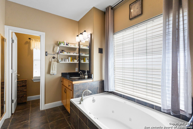 Listing photo id 23 for 133 Legacy Trace