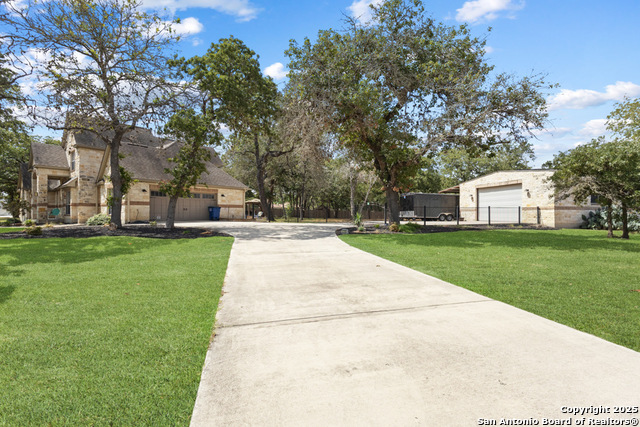 Listing photo id 7 for 133 Legacy Trace