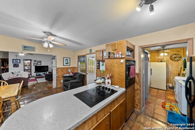 Listing photo id 8 for 423 Fm 2772