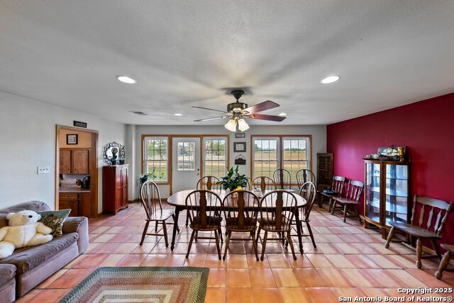 Listing photo id 10 for 423 Fm 2772