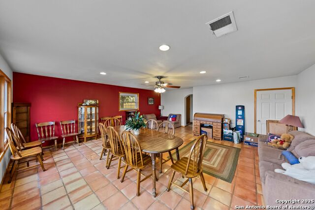 Listing photo id 12 for 423 Fm 2772