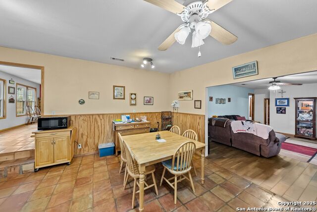 Listing photo id 13 for 423 Fm 2772