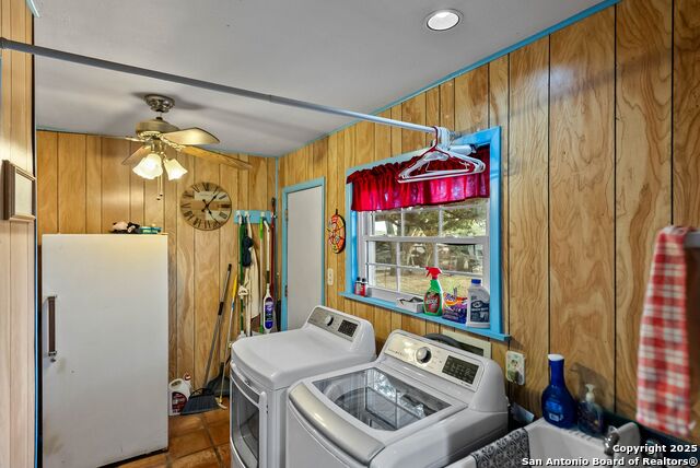 Listing photo id 14 for 423 Fm 2772