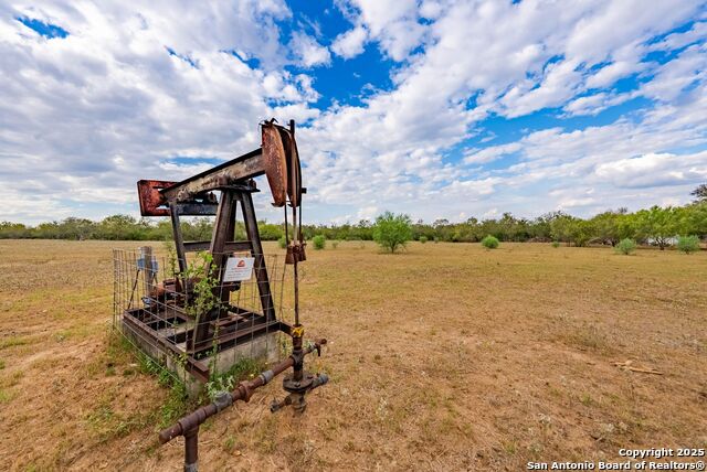 Listing photo id 29 for 423 Fm 2772