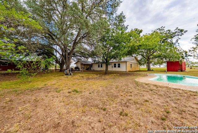 Listing photo id 34 for 423 Fm 2772