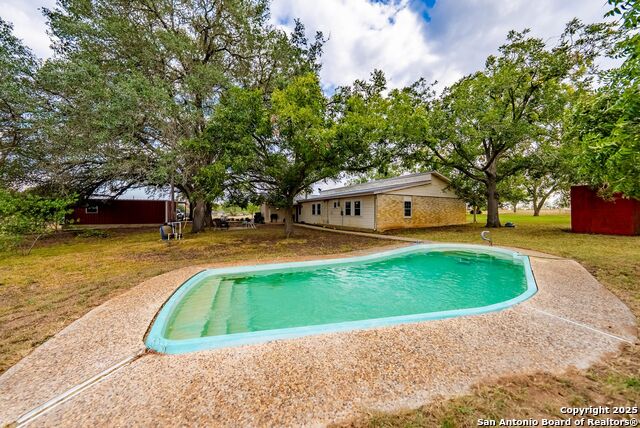 Listing photo id 35 for 423 Fm 2772