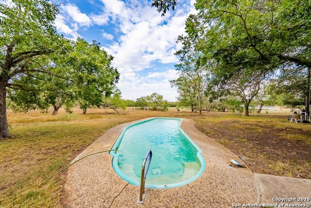 Listing photo id 36 for 423 Fm 2772