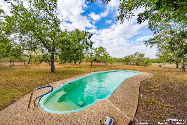 Listing photo id 37 for 423 Fm 2772