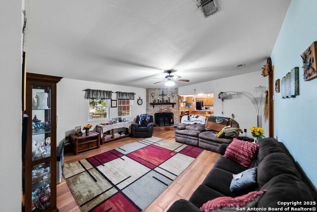 Listing photo id 2 for 423 Fm 2772