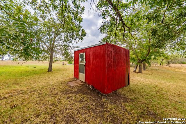Listing photo id 38 for 423 Fm 2772