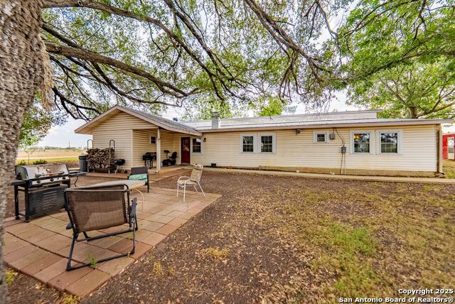 Listing photo id 39 for 423 Fm 2772