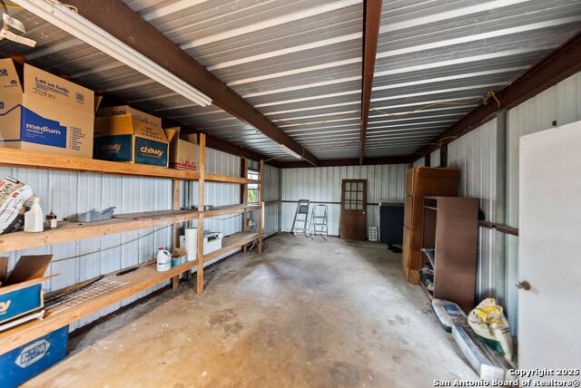 Listing photo id 41 for 423 Fm 2772