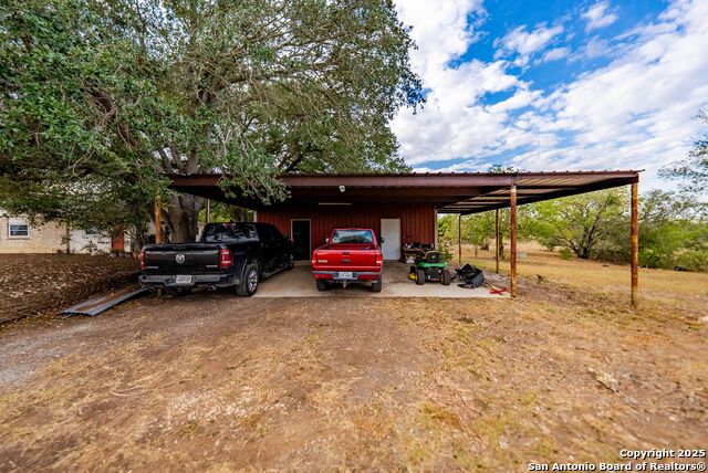 Listing photo id 43 for 423 Fm 2772