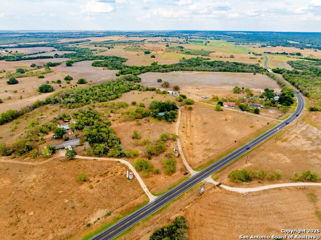 Listing photo id 47 for 423 Fm 2772