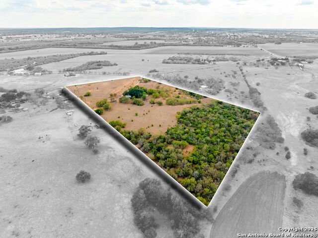 Listing photo id 51 for 423 Fm 2772