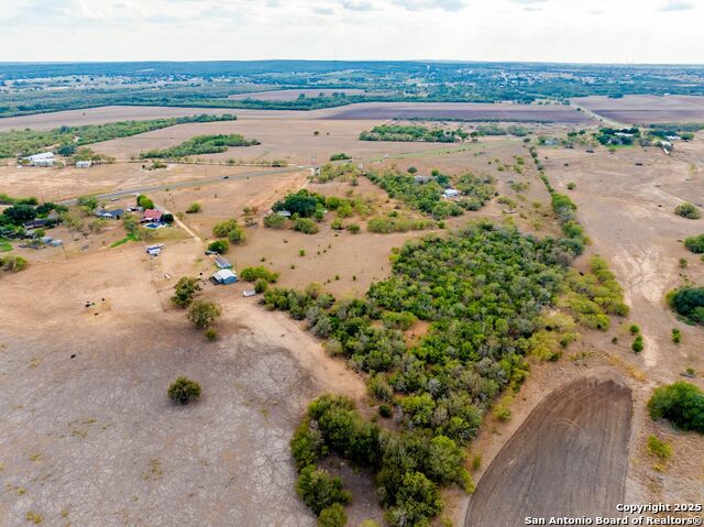 Listing photo id 52 for 423 Fm 2772