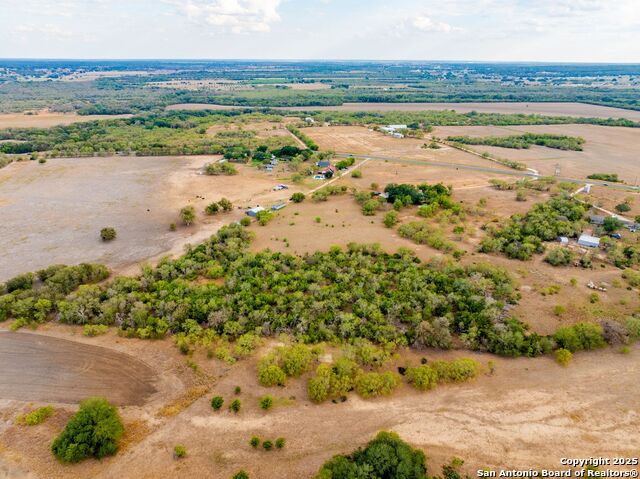 Listing photo id 53 for 423 Fm 2772
