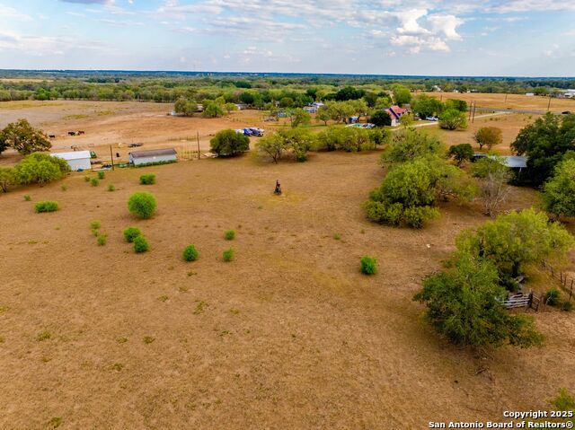 Listing photo id 62 for 423 Fm 2772