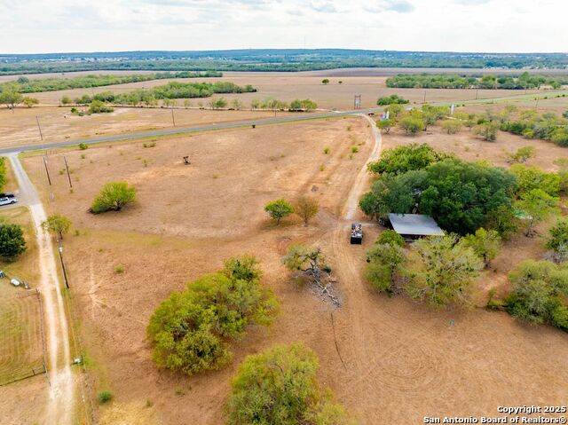 Listing photo id 64 for 423 Fm 2772