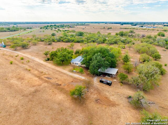 Listing photo id 65 for 423 Fm 2772