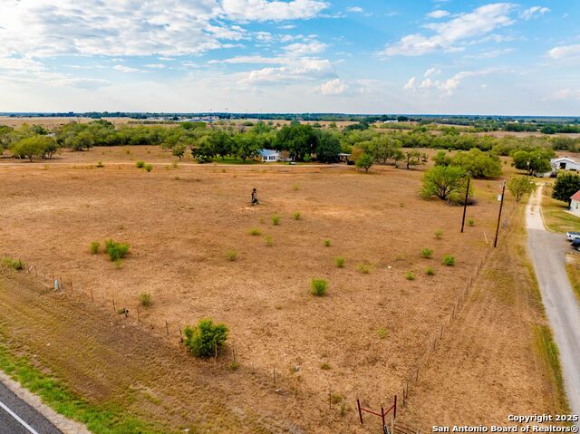 Listing photo id 67 for 423 Fm 2772