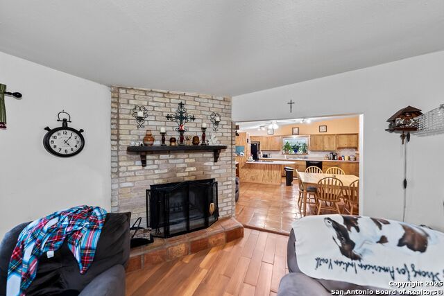 Listing photo id 5 for 423 Fm 2772
