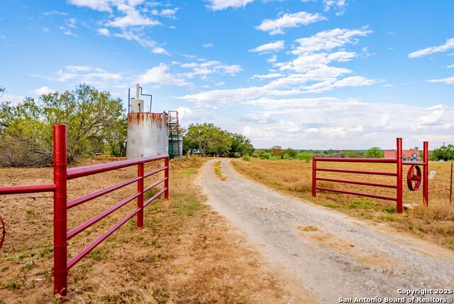 Listing photo id 73 for 423 Fm 2772