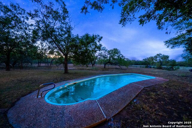 Listing photo id 76 for 423 Fm 2772