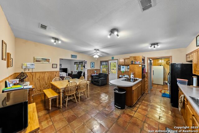 Listing photo id 6 for 423 Fm 2772