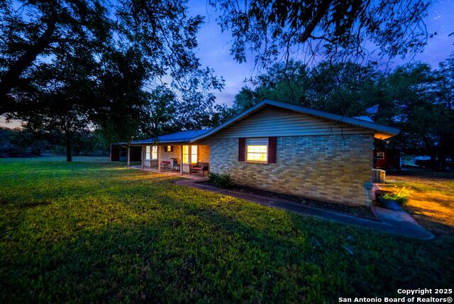 Listing photo id 78 for 423 Fm 2772